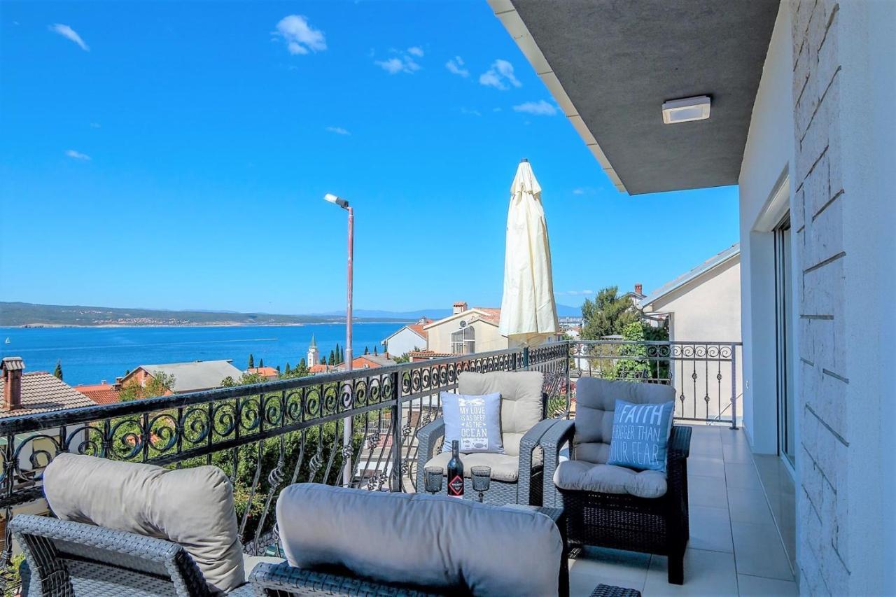 Holiday House Queens With Sea View Selce Exterior photo