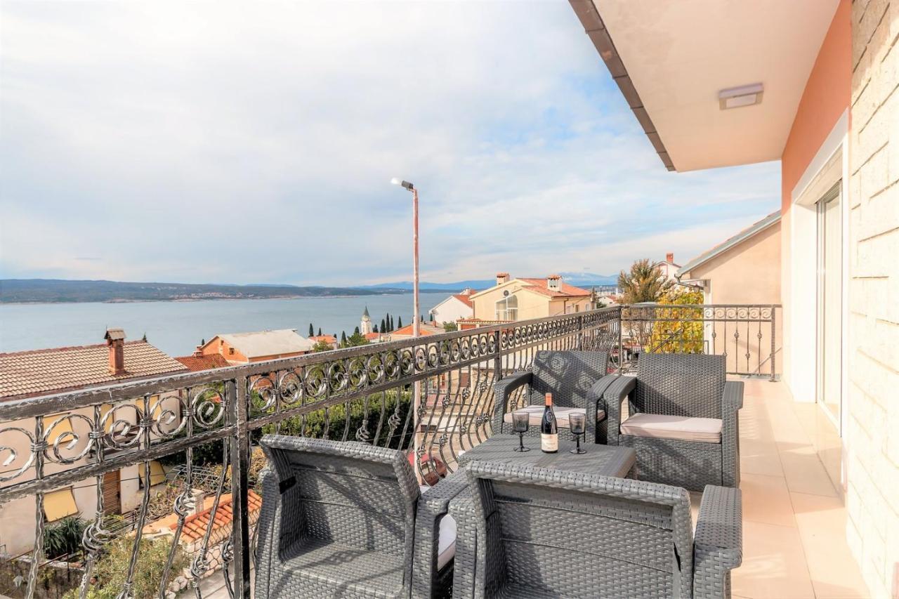 Holiday House Queens With Sea View Selce Exterior photo