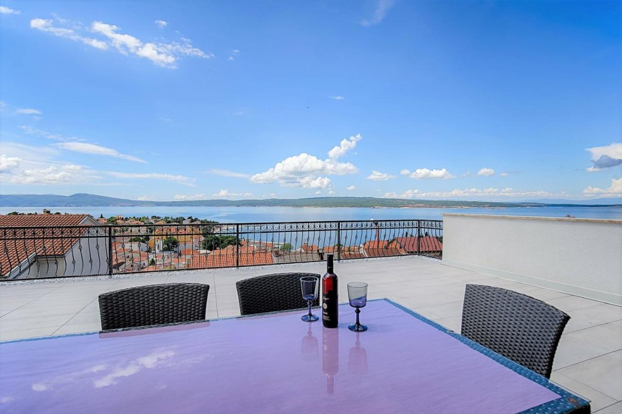 Holiday House Queens With Sea View Selce Exterior photo
