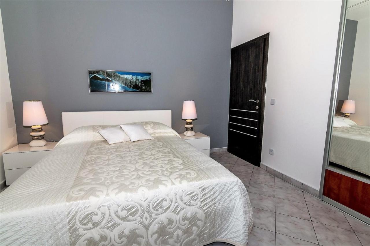 Holiday House Queens With Sea View Selce Exterior photo