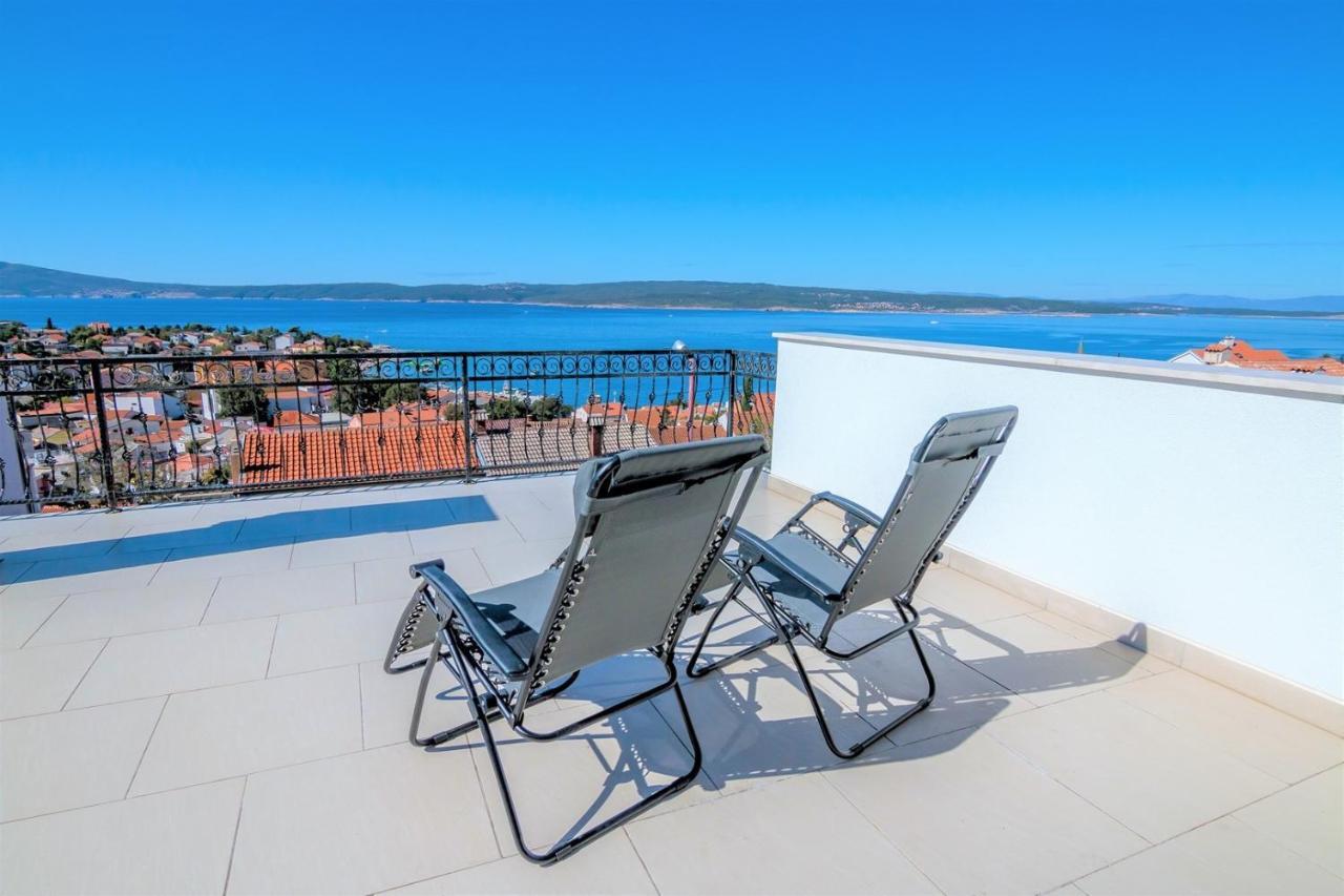 Holiday House Queens With Sea View Selce Exterior photo